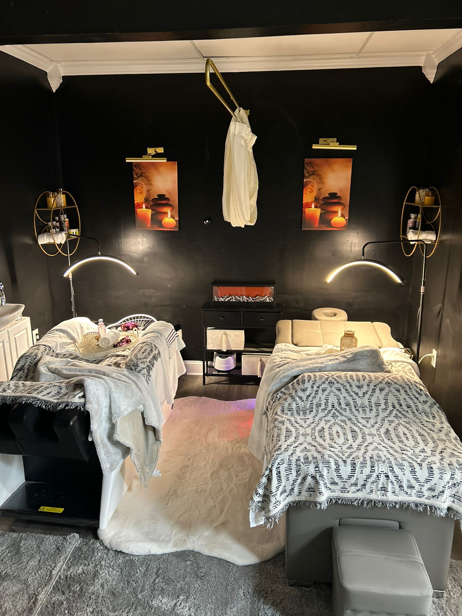 Dual treatment beds at Japanese Head Spa Delaware