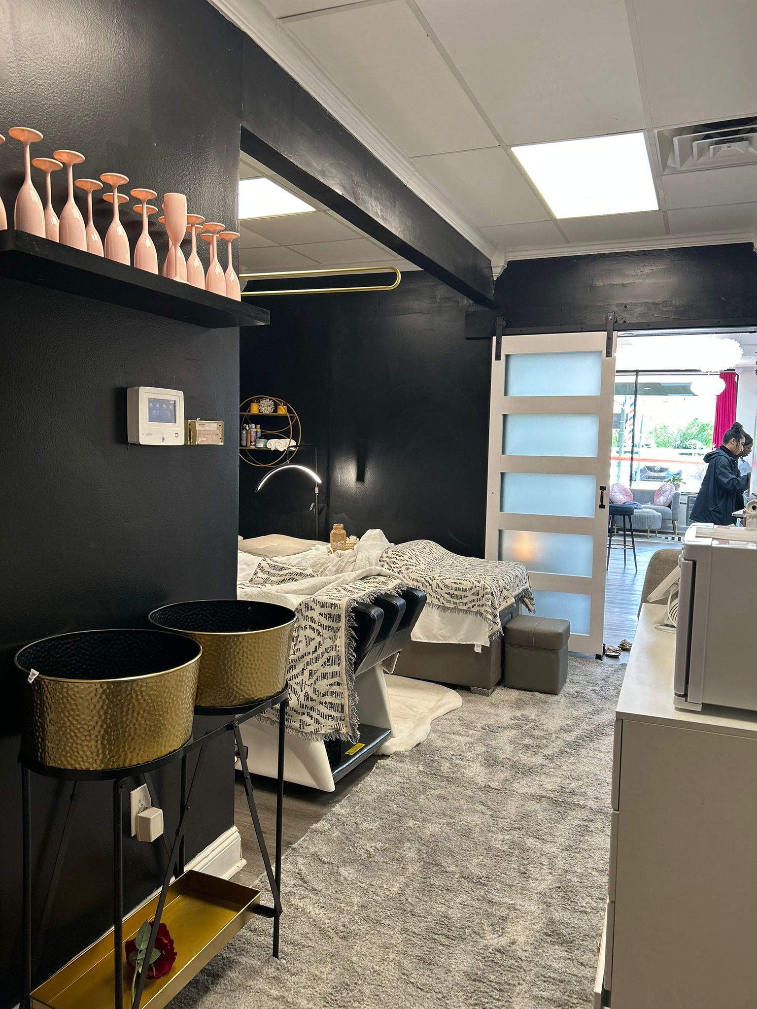 Treatment area with champagne glasses - luxury Japanese Head Spa Delaware